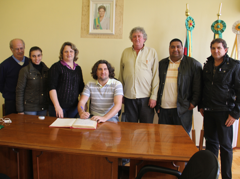 MAURI MELLA ASSUME O EXECUTIVO